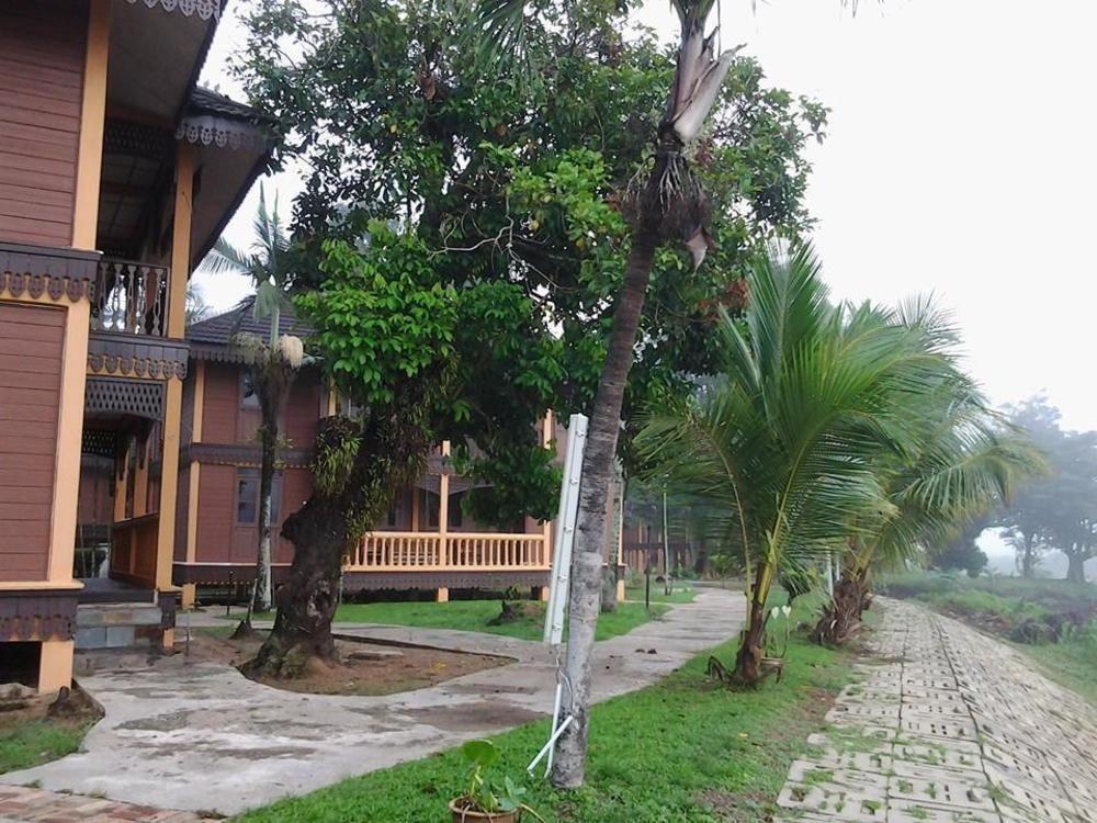 Green Village Pasir Salak Eco River Resort Kampung Gajah  Exteriör bild