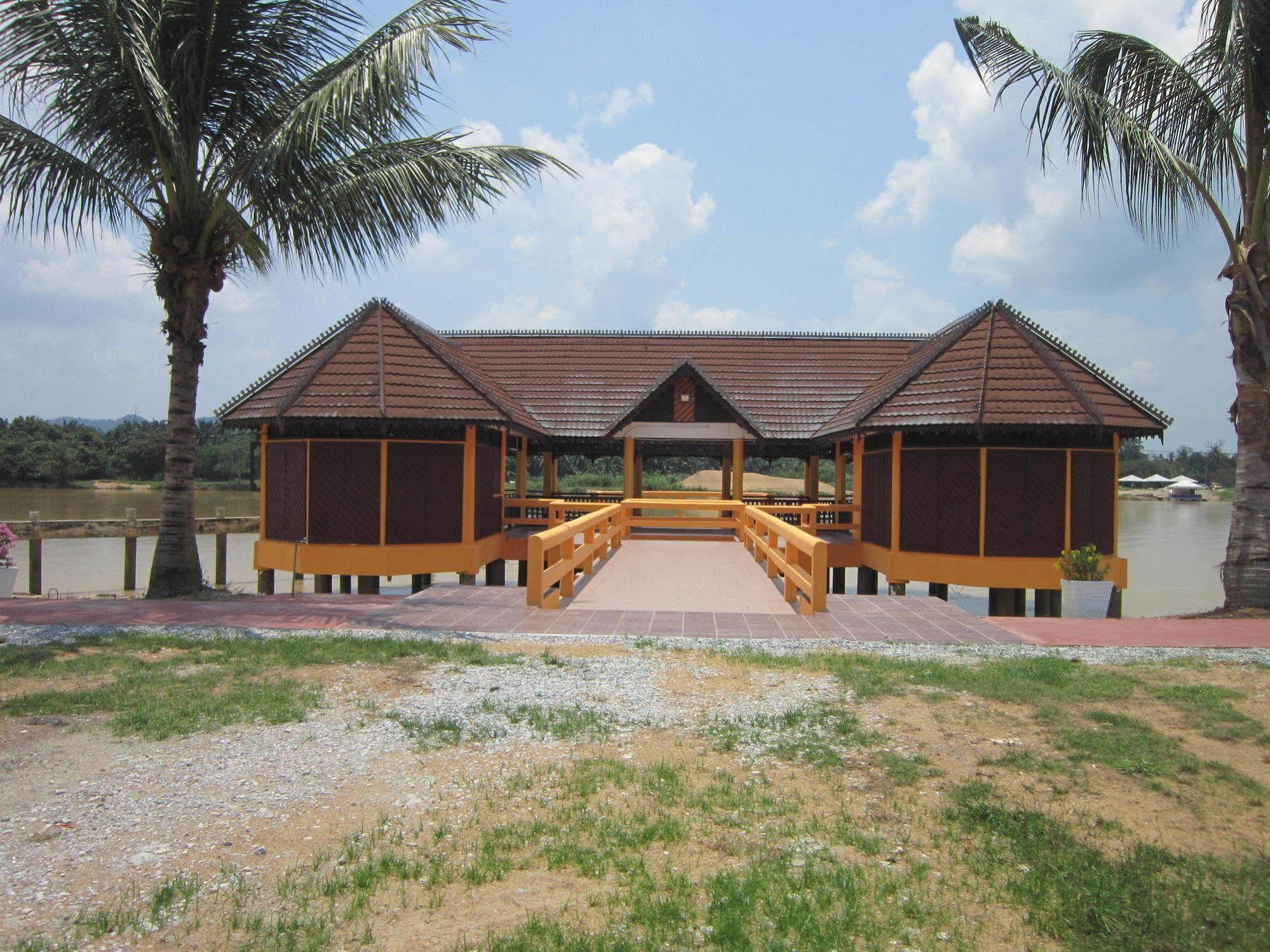 Green Village Pasir Salak Eco River Resort Kampung Gajah  Exteriör bild