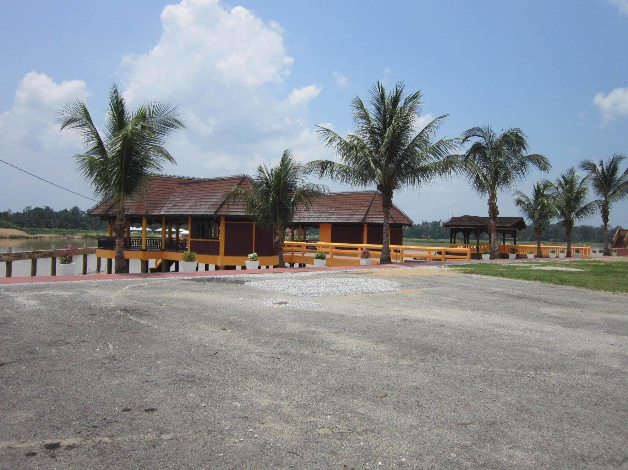 Green Village Pasir Salak Eco River Resort Kampung Gajah  Exteriör bild