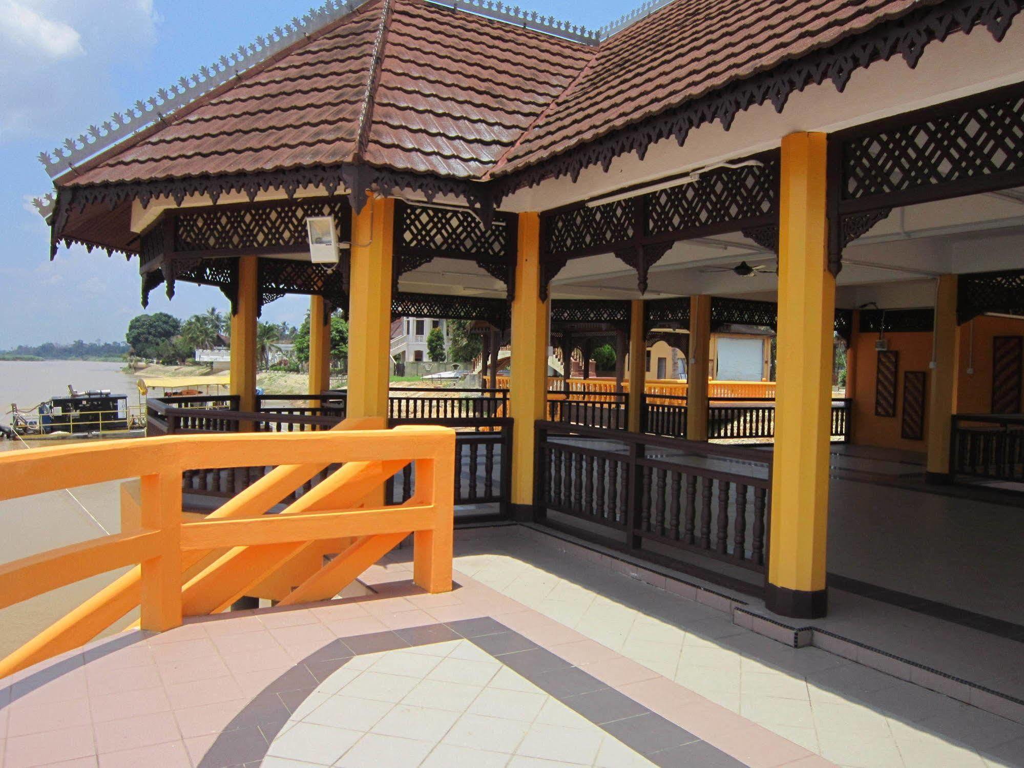 Green Village Pasir Salak Eco River Resort Kampung Gajah  Exteriör bild