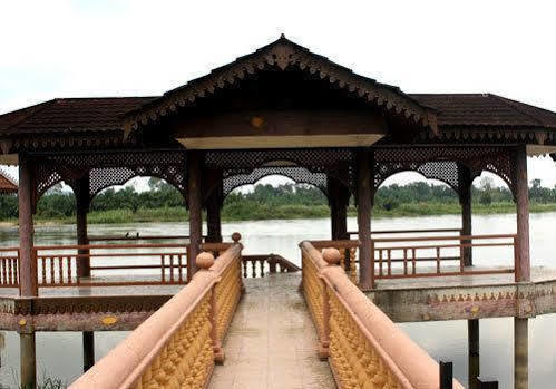 Green Village Pasir Salak Eco River Resort Kampung Gajah  Exteriör bild