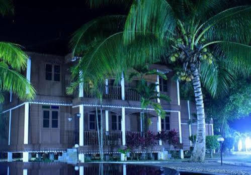 Green Village Pasir Salak Eco River Resort Kampung Gajah  Exteriör bild